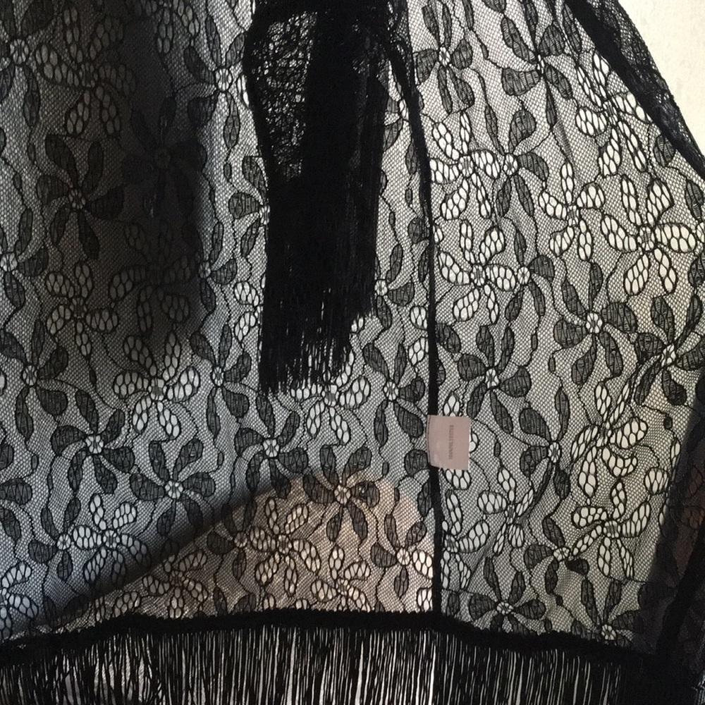 Lace and fringe! Kimono/cover up - Picture 6 of 8
